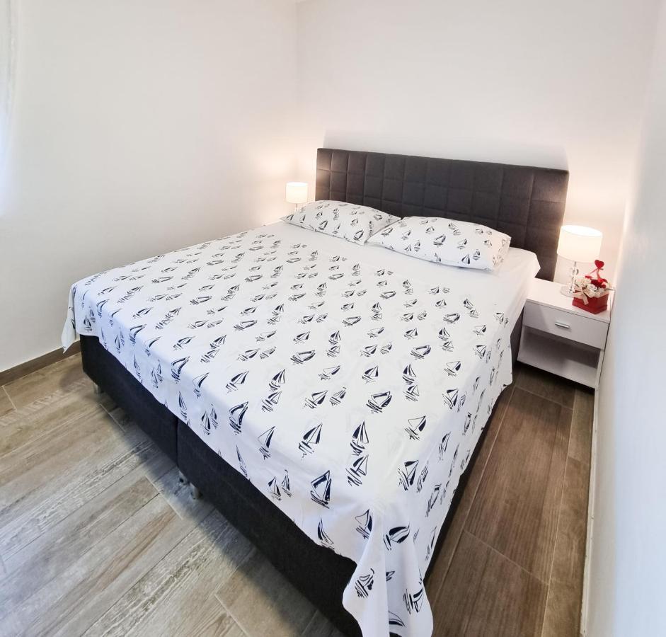 Apartment Ane 2 Tisno Eksteriør bilde