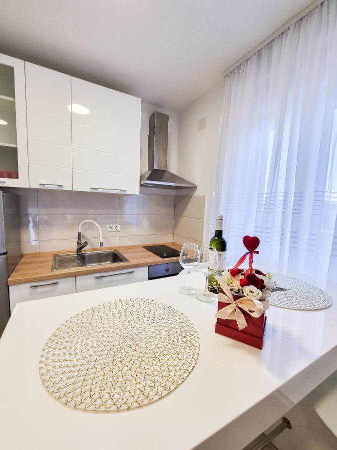 Apartment Ane 2 Tisno Eksteriør bilde